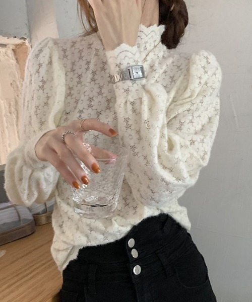 maison de LATIR（メゾンドラティール）の「総レース花柄が顔色をふわっと明るくしてくれる。春のハイネックシアー素材ブラウス（シャツ/ブラウス・レディース・ホワイト/ブラック・FREE）」の5枚目の写真