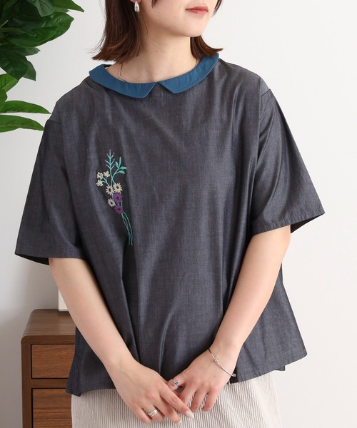 Emago(イマゴ)の「EMAGO 花刺繍ブラウス(シャツ/ブラウス・レディース・ホワイト/オリーブ/ブラック・FREE)」の2枚目の写真
