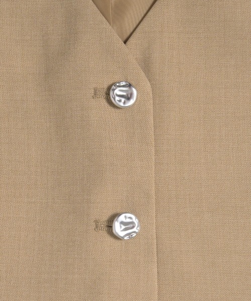 MUHET(ミュエータ)の「【set up可能】metal button sleeveless vest / メタルボタンノースリーブジレ(ベスト・レディース・ベージュ/ブラック・FREE)」の15枚目の写真