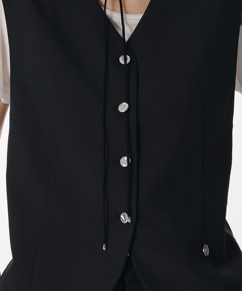 MUHET(ミュエータ)の「【set up可能】metal button sleeveless vest / メタルボタンノースリーブジレ(ベスト・レディース・ベージュ/ブラック・FREE)」の3枚目の写真