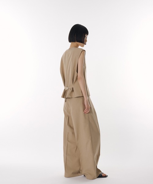 MUHET(ミュエータ)の「【set up可能】metal button sleeveless vest / メタルボタンノースリーブジレ(ベスト・レディース・ベージュ/ブラック・FREE)」の14枚目の写真