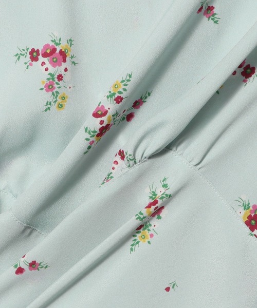 ESTNATION(エストネーション)の「ESTNATION / フラワーブーケプリント ブラウス(シャツ/ブラウス・レディース・カリビアンブルー・36/38)」の10枚目の写真