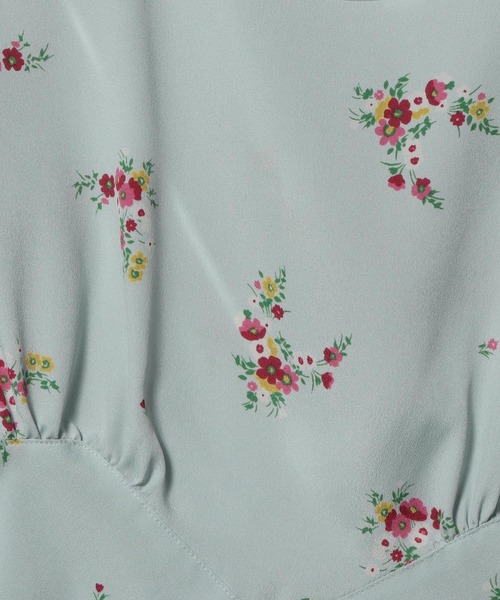 ESTNATION(エストネーション)の「ESTNATION / フラワーブーケプリント ブラウス(シャツ/ブラウス・レディース・カリビアンブルー・36/38)」の11枚目の写真