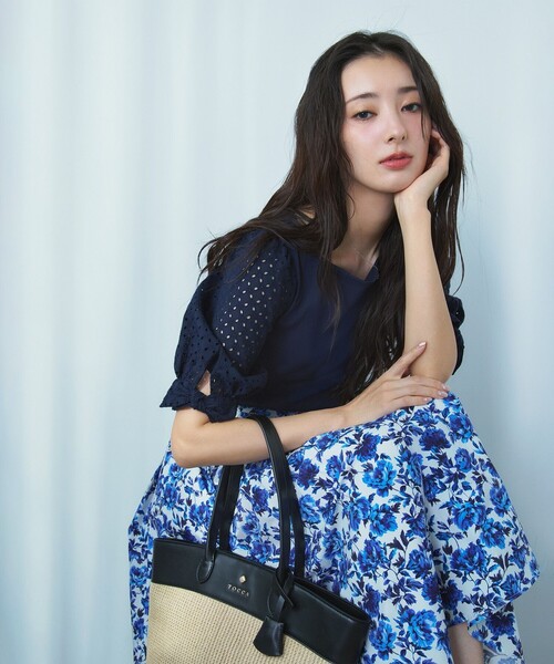 TOCCA(トッカ)の「CARAMEL WRAPPING トップス(Tシャツ/カットソー・レディース・アイボリー系/ブラック系/ネイビー系・SMALL/MEDIUM)」の3枚目の写真