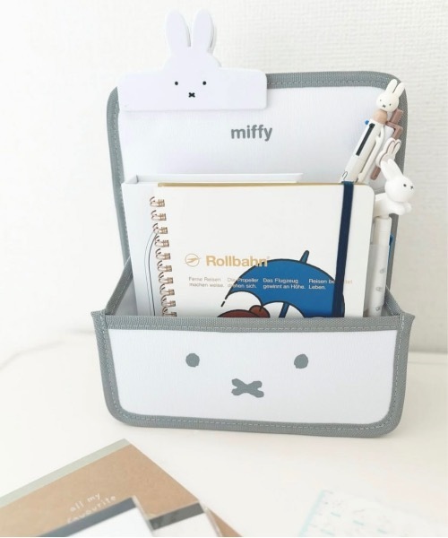 nicott(ニコット)の「NC : mf ミッフィー ヘッドレストマルチポケット(アウトドアグッズ・レディース・ベージュ/オフホワイト・FREE)」の9枚目の写真
