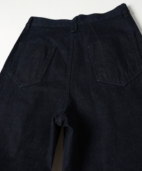 CULLNI(クルニ)の「1TUCK ASYMMETRY POCKET PANTS(デニムパンツ・メンズ・ブラック/アイボリー/ダークインディゴブルー・1/2)」の13枚目の写真