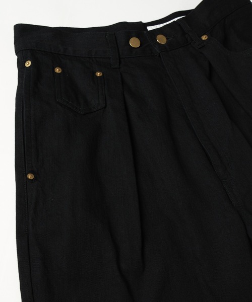 CULLNI(クルニ)の「1TUCK ASYMMETRY POCKET PANTS(デニムパンツ・メンズ・ブラック/アイボリー/ダークインディゴブルー・1/2)」の10枚目の写真