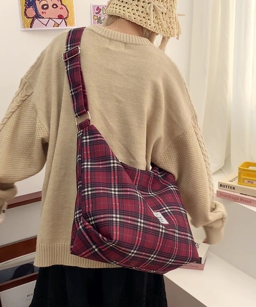 BENDER TOKYO(ベンダートウキョウ)の「レトロ チェック プリント ナイロン ワンハンドル トート ショルダーバッグ(ショルダーバッグ・レディース・ネイビー/レッド・FREE)」の8枚目の写真