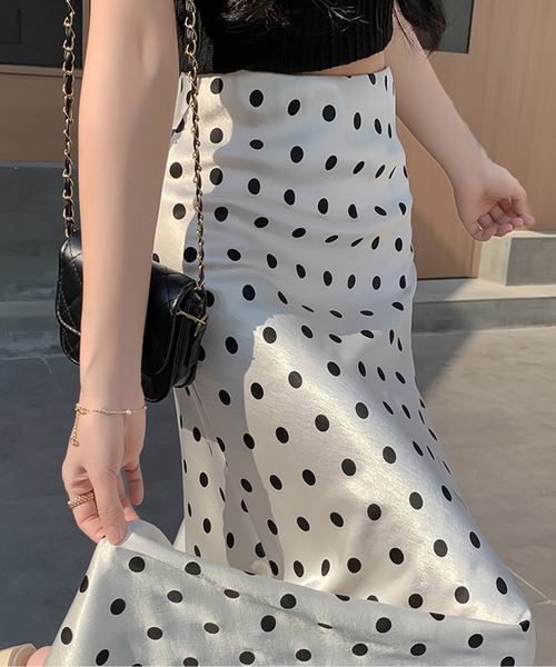 AMAJI（アマジ）の「ドット柄サテンスカート（スカート・レディース・ホワイト/ブラック・SMALL/MEDIUM/LARGE/X-LARGE）」の6枚目の写真