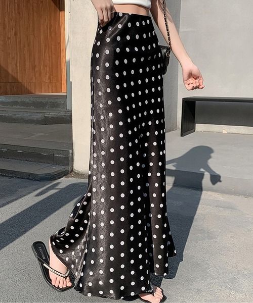 AMAJI（アマジ）の「ドット柄サテンスカート（スカート・レディース・ホワイト/ブラック・SMALL/MEDIUM/LARGE/X-LARGE）」の4枚目の写真