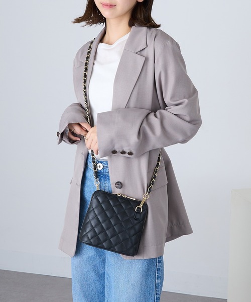 MARLON FIRENZE（マーロンフィレンツェ）の「【MARLON FIRENZE】イタリアンレザー シャネルチェーン キルティングショルダーバッグ 結婚式 パーティー オケージョン フォーマル 成人式 二次会 同窓会 入学式 卒業式（ショルダーバッグ・レディース・グレイッシュベージュ/ブラック・FREE）」の4枚目の写真