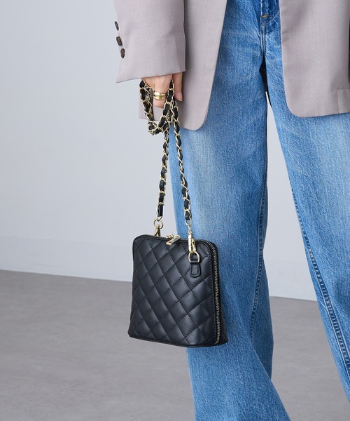 MARLON FIRENZE（マーロンフィレンツェ）の「【MARLON FIRENZE】イタリアンレザー シャネルチェーン キルティングショルダーバッグ 結婚式 パーティー オケージョン フォーマル 成人式 二次会 同窓会 入学式 卒業式（ショルダーバッグ・レディース・グレイッシュベージュ/ブラック・FREE）」の5枚目の写真