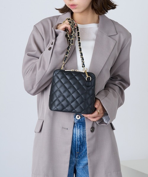 MARLON FIRENZE（マーロンフィレンツェ）の「【MARLON FIRENZE】イタリアンレザー シャネルチェーン キルティングショルダーバッグ 結婚式 パーティー オケージョン フォーマル 成人式 二次会 同窓会 入学式 卒業式（ショルダーバッグ・レディース・グレイッシュベージュ/ブラック・FREE）」の6枚目の写真