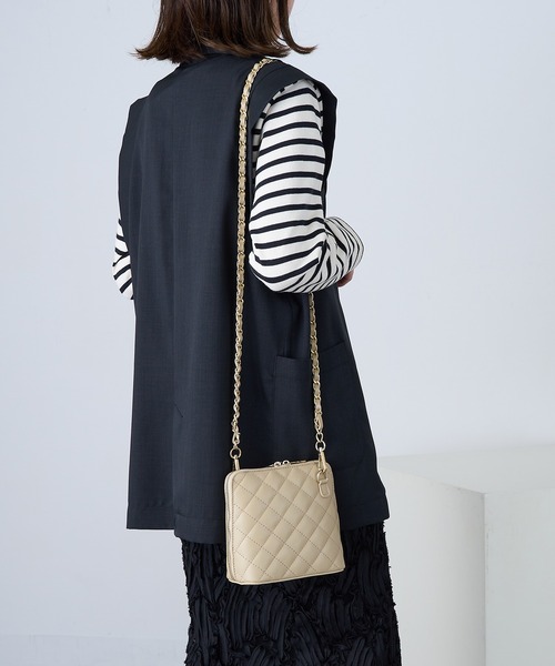 MARLON FIRENZE（マーロンフィレンツェ）の「【MARLON FIRENZE】イタリアンレザー シャネルチェーン キルティングショルダーバッグ 結婚式 パーティー オケージョン フォーマル 成人式 二次会 同窓会 入学式 卒業式（ショルダーバッグ・レディース・グレイッシュベージュ/ブラック・FREE）」の11枚目の写真