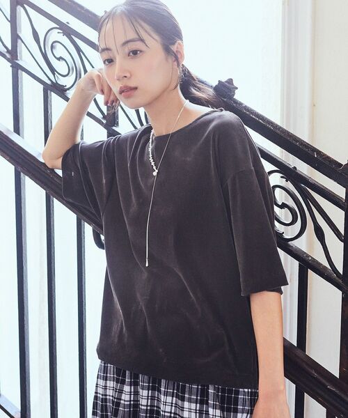 earth music&ecology（アースミュージックアンドエコロジー）の「シアーベロアTee（Tシャツ/カットソー・レディース・ブルー/チャコールグレー/ブラック/アイボリー・FREE）」の16枚目の写真