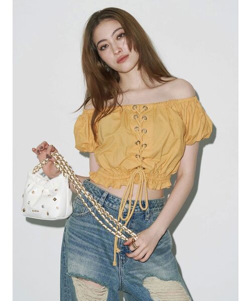 EVRIS（エヴリス）の「レースアップオフショルトップス（シャツ/ブラウス・レディース・マスタード/ホワイト・FREE）」の3枚目の写真