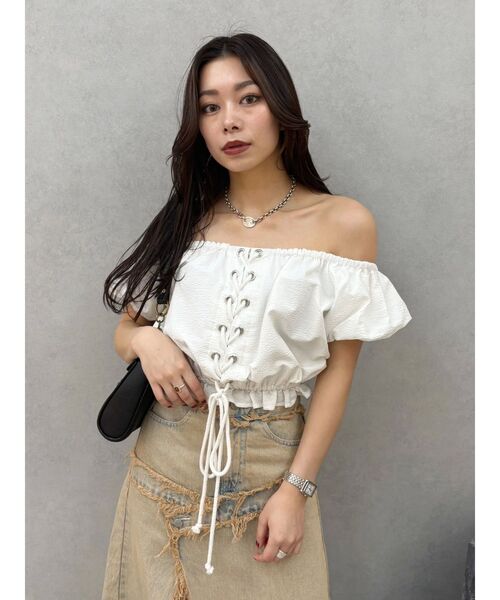 EVRIS（エヴリス）の「レースアップオフショルトップス（シャツ/ブラウス・レディース・マスタード/ホワイト・FREE）」の16枚目の写真