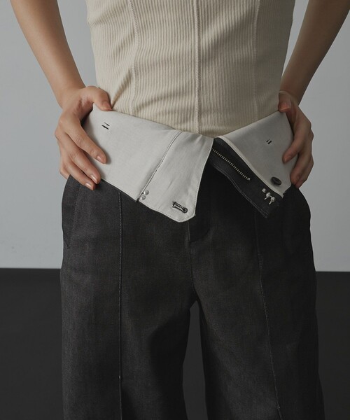 UNITED TOKYO（ユナイテッドトウキョウ）の「2way Waist Stretch Jeans｜ウォッシャブル/美脚見え/春服（デニムパンツ・レディース・ブラック・1/2）」の2枚目の写真