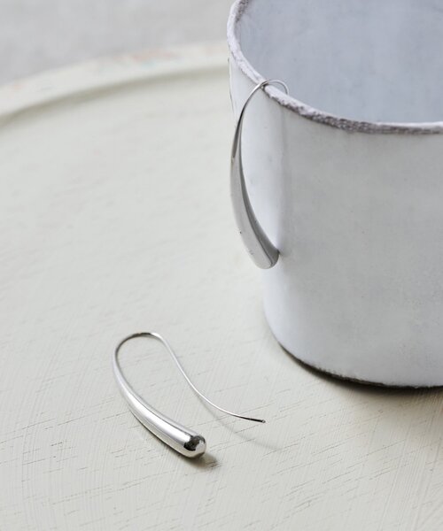 BEARDSLEY(ビアズリー)の「フックピアス(ピアス(両耳用)・レディース・シルバー・FREE)」の1枚目の写真