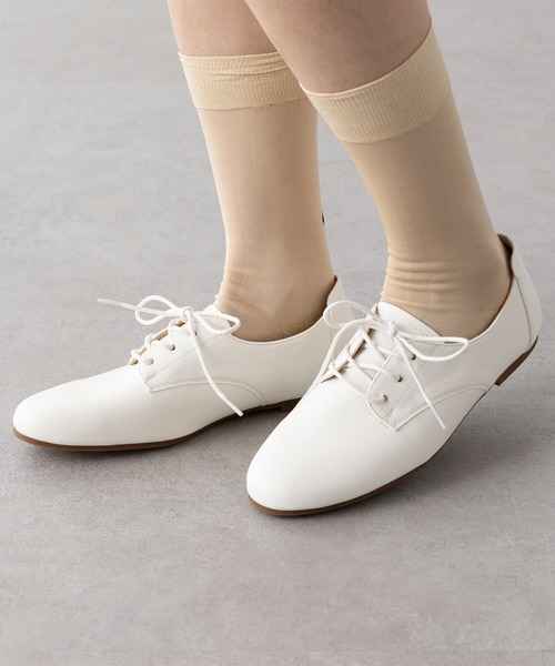 SUI レースアップフラットシューズ ホワイト SUI レースアップフラットシューズ ホワイト ベージュとホワイトの大人