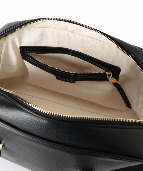 La TOTALITE(ラトータリテ)の「LE VERNIS/ルベルニ チャーム付きボストンバッグ(ボストンバッグ・レディース・ブラック/ブラウン・FREE)」の3枚目の写真