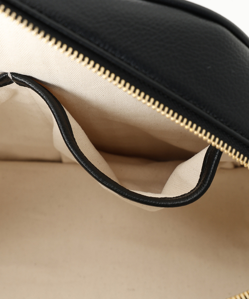 La TOTALITE(ラトータリテ)の「LE VERNIS/ルベルニ チャーム付きボストンバッグ(ボストンバッグ・レディース・ブラック/ブラウン・FREE)」の8枚目の写真