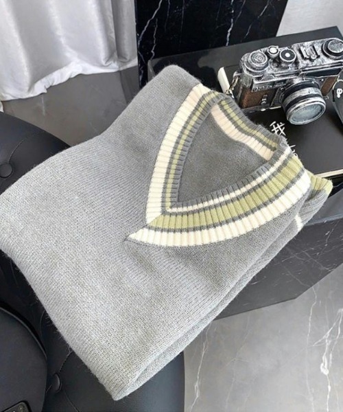 SHEPP（シープ）の「【UNISEX】クレイジーパターン プレッピー Vネック ニットベスト（ベスト・メンズ・ホワイト/ブラック/グレー・F）」の11枚目の写真