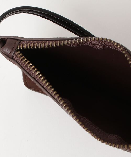 GAP（ギャップ）の「ヴィーガンスエード バケットバッグ（ショルダーバッグ・レディース・ブラウン・ONE SIZE）」の5枚目の写真