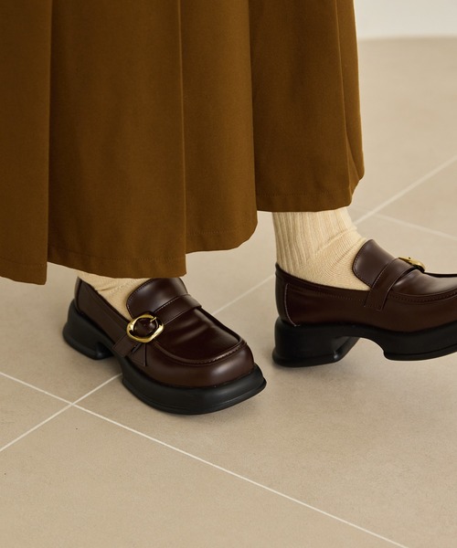 OLUN（オルン）の「nuance buckle loafer/ニュアンスバックル