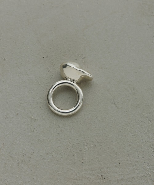 ADAM ET ROPE'(アダムエロペ)の「【EMOELLE】pearl shaped silver ring(リング・レディース・シルバー・FREE)」の3枚目の写真