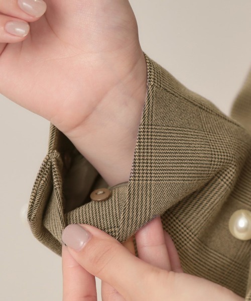 couture brooch（クチュールブローチ）の「【高見え・きれいめ・通勤】レースカフス パール調釦テーラードジャケット（テーラードジャケット・レディース・ネイビー/ブラウン系その他3/ブラウン系9・40/38/42/36）」の8枚目の写真