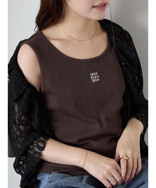 ehka sopo（エヘカソポ）の「ワンポイント刺繍タンクトップ（ニット/セーター・レディース・キナリ/ブラウン/グレー/ブラック・F）」の4枚目の写真