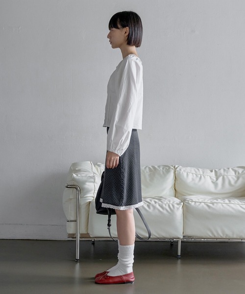 UNE MANSION(ユヌマンション)の「レースフリルラウンドネックフロントピンタックラブリーボタンブラウスシャツ(シャツ/ブラウス・レディース・ブラック/ホワイト・FREE)」の22枚目の写真
