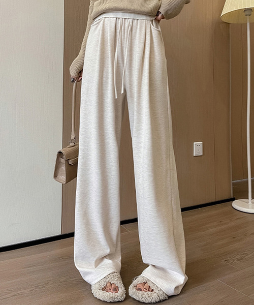 DAY CLOSET（デイ クローゼット）の「【大きいサイズ有/調節紐付き/美シルエワンタック】ベーシックイージースウェットニットパンツ ルームウェア（スウェットパンツ・レディース・グレイッシュベージュ/グレー/ダークグレー/ブラック/キナリ・S/XL/M/L）」の2枚目の写真