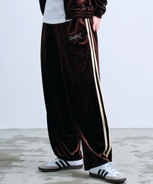 Revo. | ［セットアップ対応］ワンポイント Y2K グランジロゴ刺繍 サイドラインテープ ベロア  カーブパンツ トラックパンツ（ジャージ）(その他パンツ)