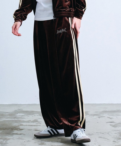 Revo.（レボ）の「［セットアップ対応］ワンポイント Y2K グランジロゴ刺繍 サイドラインテープ ベロア  カーブパンツ トラックパンツ（ジャージ）（その他パンツ・メンズ・アイボリー/ブラック/ブラウン・M/L）」の6枚目の写真