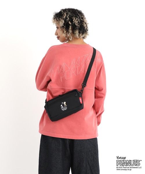 Manhattan Portage（マンハッタンポーテージ）の「JOGGER(L) JPN VER 2 FLIGHT NYLON BACKING PEANUTS 25（ショルダーバッグ・レディース・ブラック・X-SMALL）」の3枚目の写真