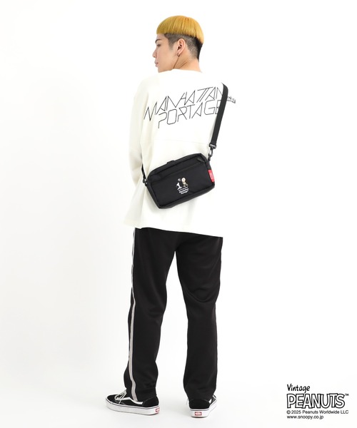 Manhattan Portage（マンハッタンポーテージ）の「JOGGER(L) JPN VER 2 FLIGHT NYLON BACKING PEANUTS 25（ショルダーバッグ・レディース・ブラック・X-SMALL）」の2枚目の写真