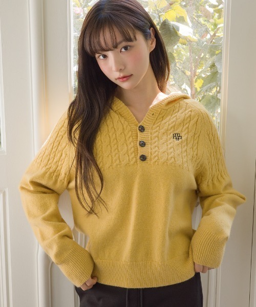 muahmuah(ムーアムーア)の「A'GEM/9 × .kom 『muah muah/ムーアムーア』 CABLE HALF OPEN HOOD KNIT/ハーフオープン ケーブルニット(ニット/セーター・レディース・アイボリー/カーキ/グレー/マスタード・FREE)」の4枚目の写真