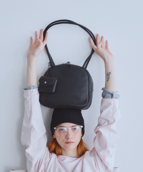 Auntie Rosa Holiday(アンティローザホリデー)の「スクエアロングショルダーバック(ショルダーバッグ・レディース・ブラック/ホワイト・FREE)」の1枚目の写真