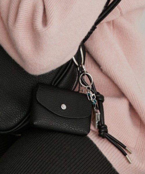 Auntie Rosa Holiday(アンティローザホリデー)の「スクエアロングショルダーバック(ショルダーバッグ・レディース・ブラック/ホワイト・FREE)」の3枚目の写真