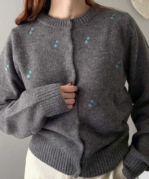 merrylatte（メリーラテ）の「フラワー刺繍アルパカタッチカーディガン【NOUA】（カーディガン/ボレロ・レディース・グレー/ブラウン・FREE）」の3枚目の写真