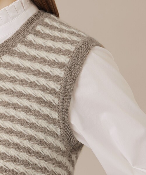 MACKINTOSH LONDON（マッキントッシュ ロンドン）の「【婦人画報11月号掲載】アルパカスレッドボーダーニットベスト（ベスト・レディース・ベージュ・38）」の3枚目の写真
