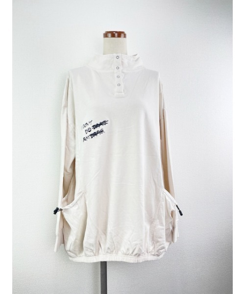 WORLD WIDE LOVE!（ワールドワイドラブ）の「ピグメント裏毛ハイネックPO（スウェット・レディース・ブラック/オフホワイト/グリーン・1）」の2枚目の写真