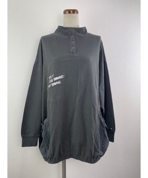 WORLD WIDE LOVE!（ワールドワイドラブ）の「ピグメント裏毛ハイネックPO（スウェット・レディース・ブラック/オフホワイト/グリーン・1）」の3枚目の写真