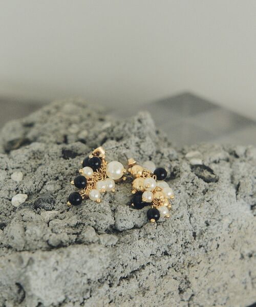 YECCA VECCA（イェッカヴェッカ）の「パールMIXボリュームピアス（ピアス（両耳用）・レディース・シルバー/ゴールド・FREE）」の5枚目の写真