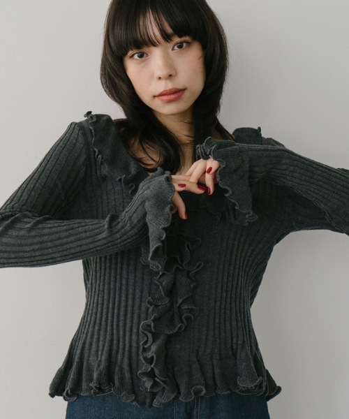 DRWCYS（ドロシーズ）の「ラッフルリブカーディガン（カーディガン/ボレロ・レディース・アイボリー/ブラック/グレー・FREE）」の3枚目の写真