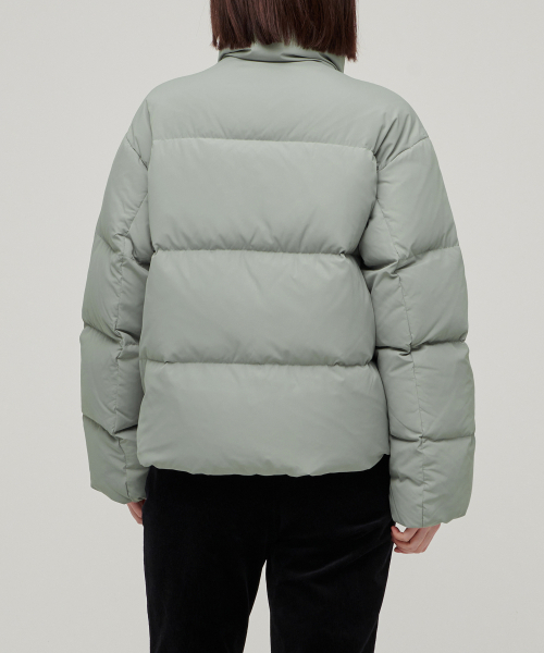 MUSINSA STANDARD WOMAN（ムシンサスタンダードウーマン）の「レディースダウンフグショートパッド入りジャケット[セージグレー]（ダウンジャケット/コート・レディース・その他・SMALL/MEDIUM/X-SMALL）」の3枚目の写真