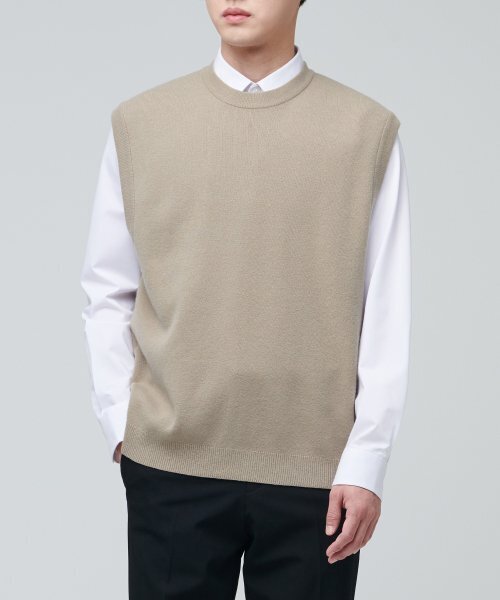 MUSINSA STANDARD（ムシンサスタンダード）の「ラムウールクルーネックニットベスト[ベージュ]（ニット/セーター・メンズ・その他・SMALL/MEDIUM/LARGE/X-LARGE/XX-LARGE）」の2枚目の写真
