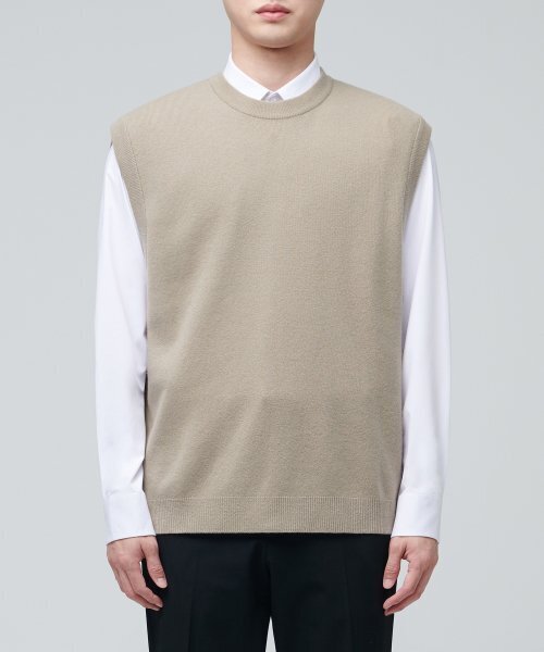 MUSINSA STANDARD（ムシンサスタンダード）の「ラムウールクルーネックニットベスト[ベージュ]（ニット/セーター・メンズ・その他・SMALL/MEDIUM/LARGE/X-LARGE/XX-LARGE）」の3枚目の写真
